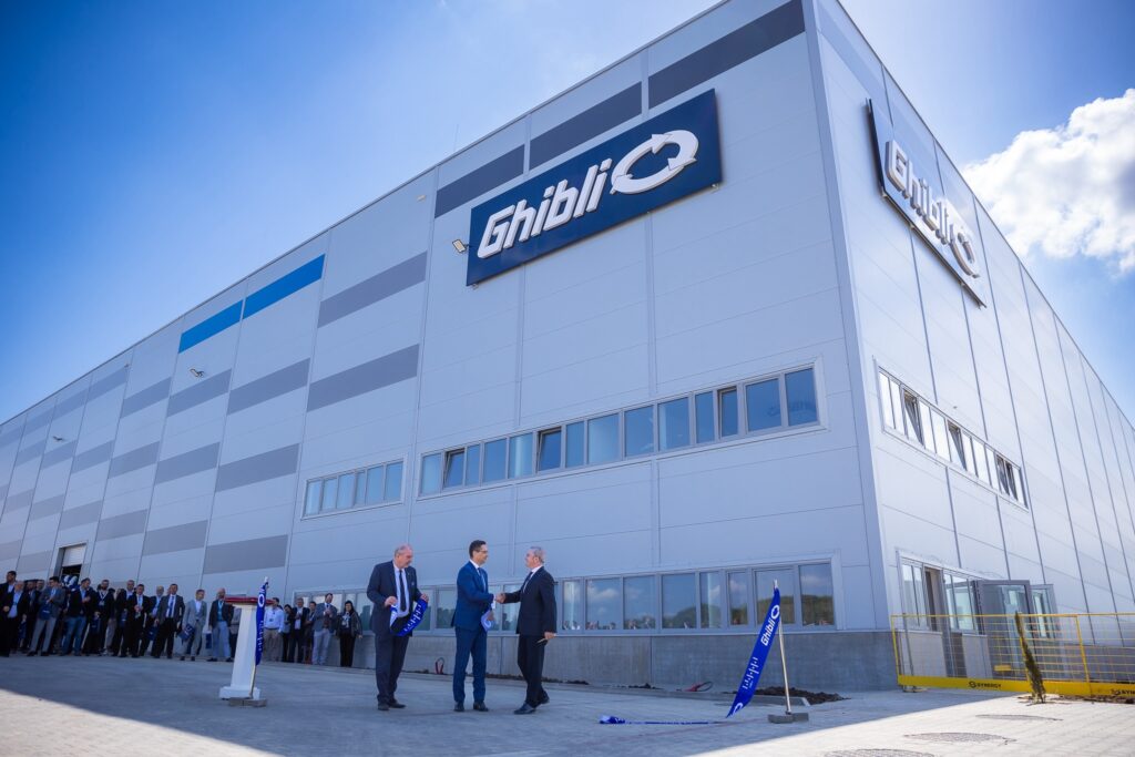 Új logisztikai központ nyílik a debreceni légikikötő mellett – fotókkal, videóval Ghibli Új logisztikai központ Debrecenben: Ghibli Kft.