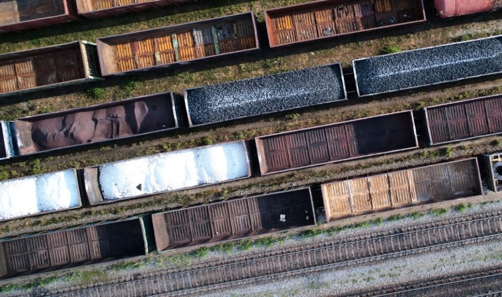 Vasúti árufuvarozás előnyei a közúti szállítással szemben Ghibli Vasúti árufuvarozás előnyei - Ghibli Logisztika